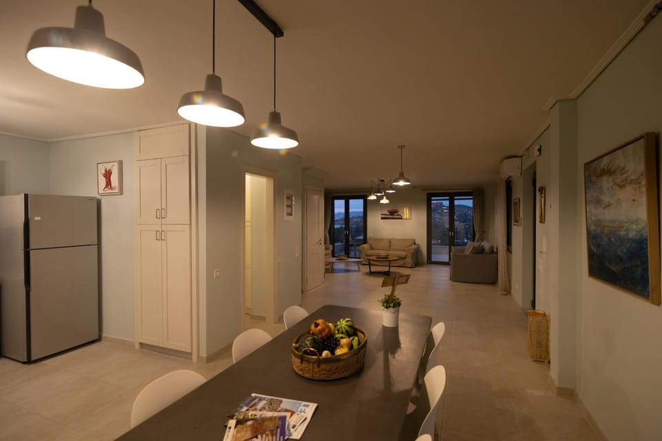 Kitchen or kitchenette, Living room, Seating area, Dining area, Food