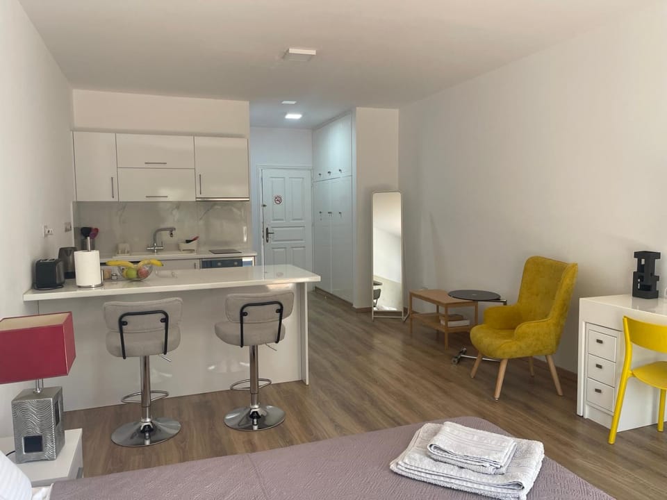 Living room, Dining area, kitchen