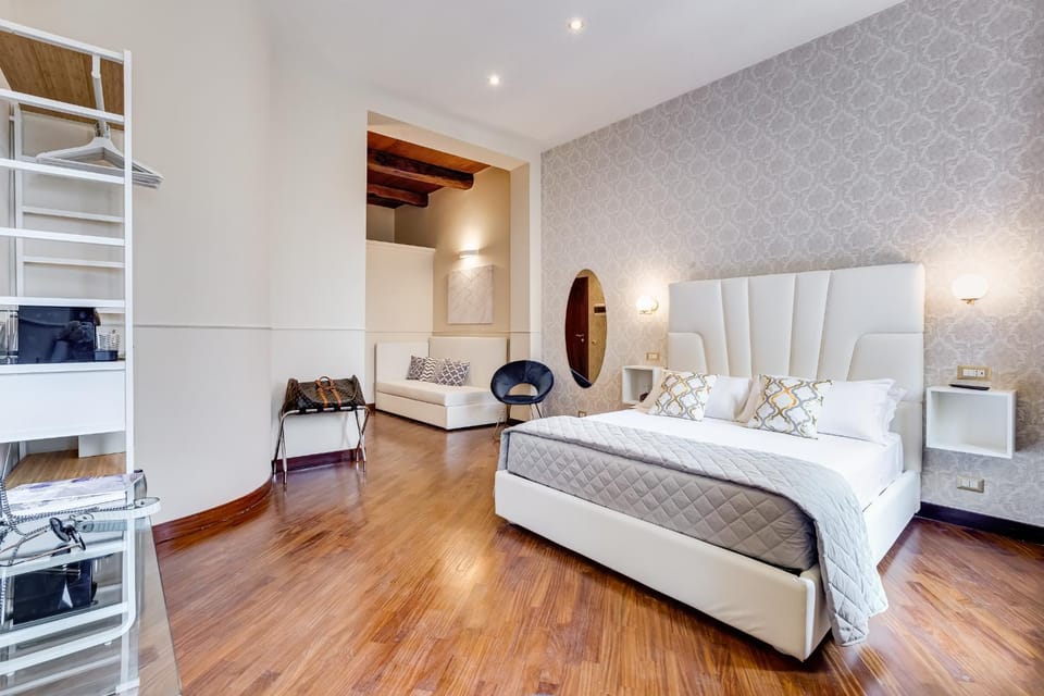 Bathroom, Coffee/tea facilities, Photo of the whole room, Decorative detail, Bedroom