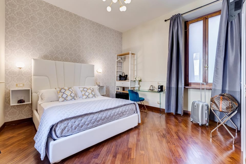 Photo of the whole room, Bedroom, City view