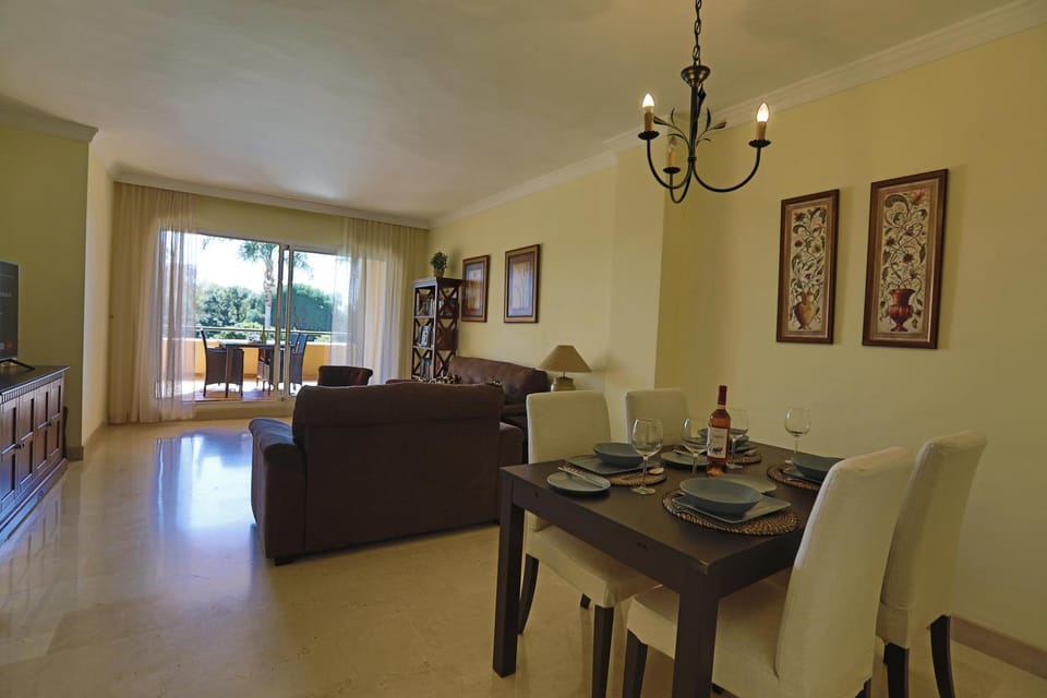 R6 Los Patios 2 bedroom Apartment in Marbella