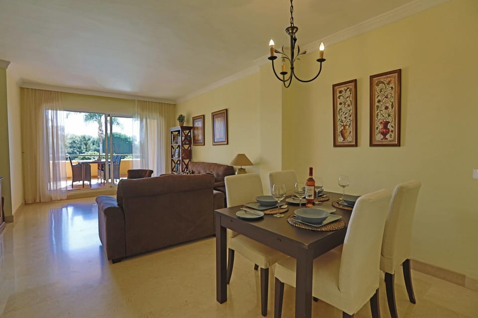 R6 Los Patios 2 bedroom Apartment in Marbella