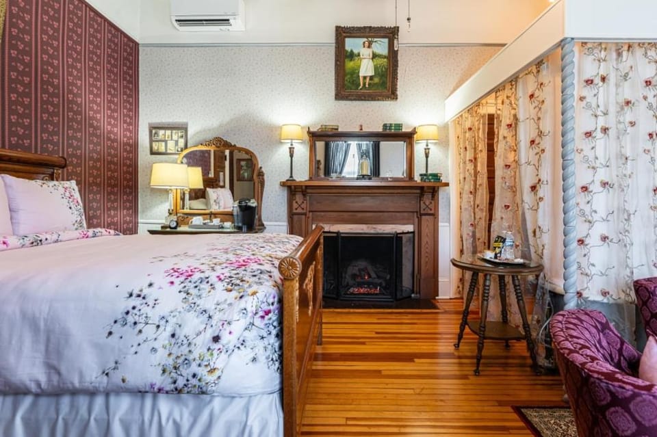 The Reynolds Mansion Bed and Breakfast in Woodfin