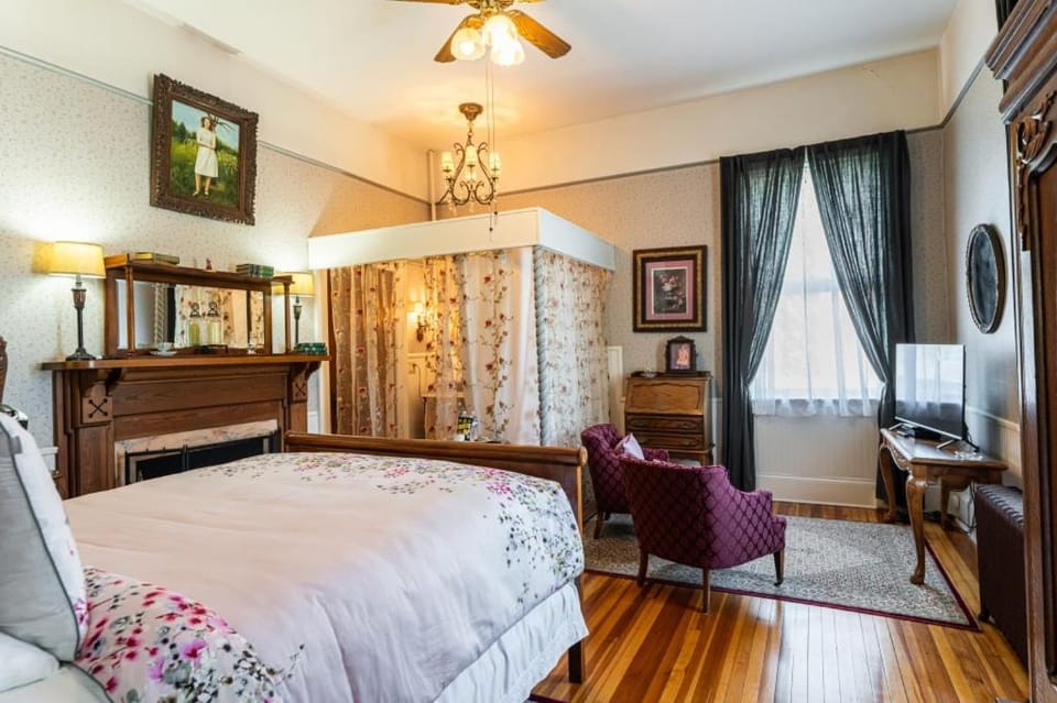 The Reynolds Mansion Bed and Breakfast in Woodfin