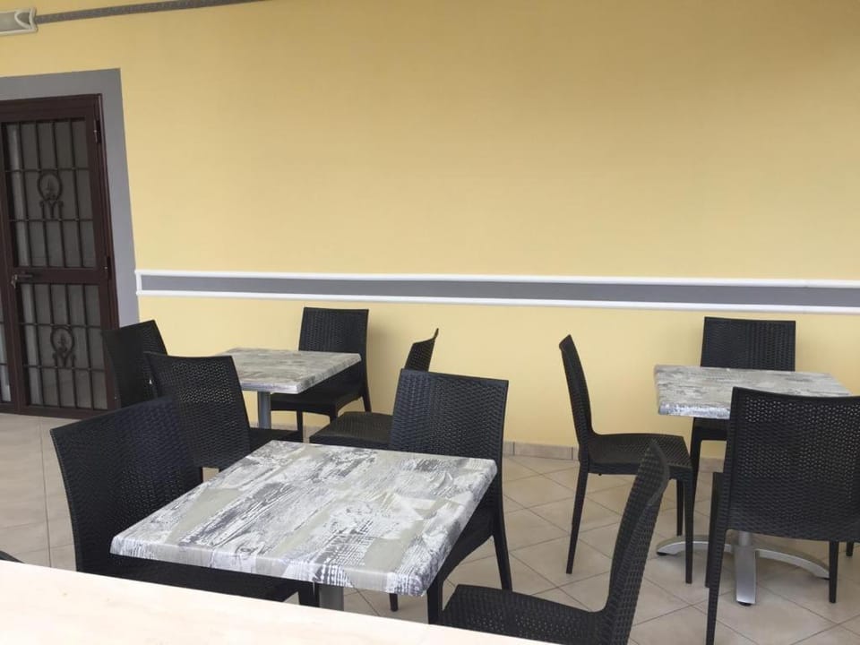 Patio, Restaurant/places to eat