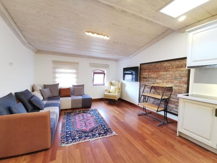 TV and multimedia, Seating area
