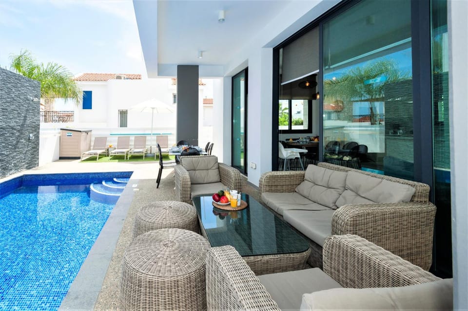 Seating area, Swimming pool