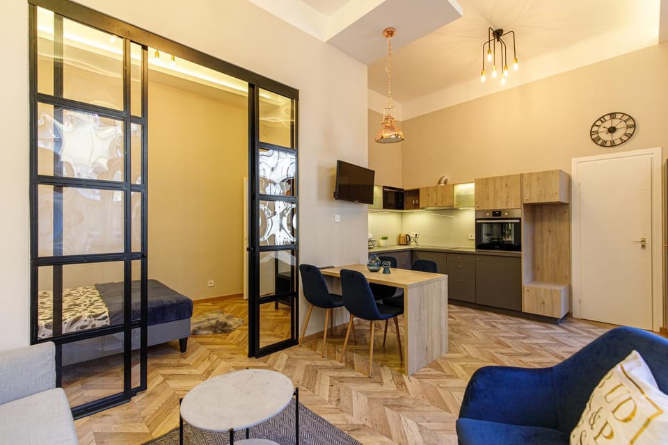 Kitchen or kitchenette, Living room