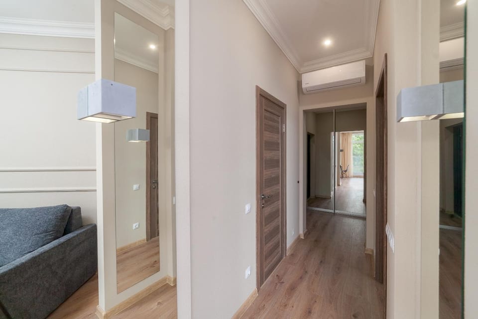 Photo of the whole room, wardrobe