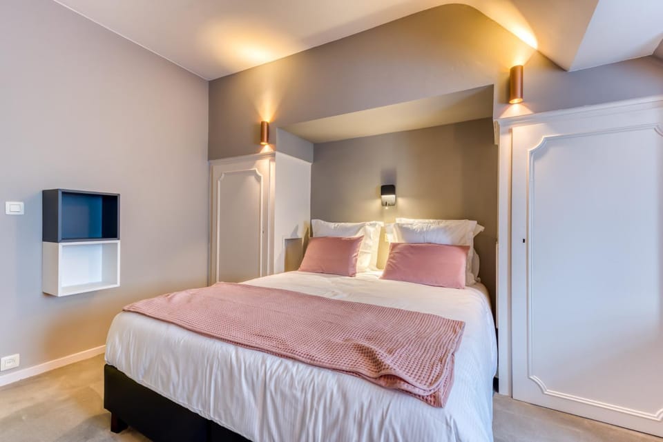 Bed, Photo of the whole room, Bedroom, wardrobe