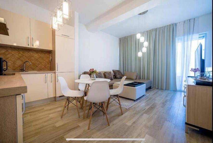 LaNi Lux View with Swimming Pool Apartment in Dobrota