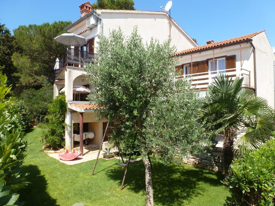 Facade/entrance, Garden, Garden view