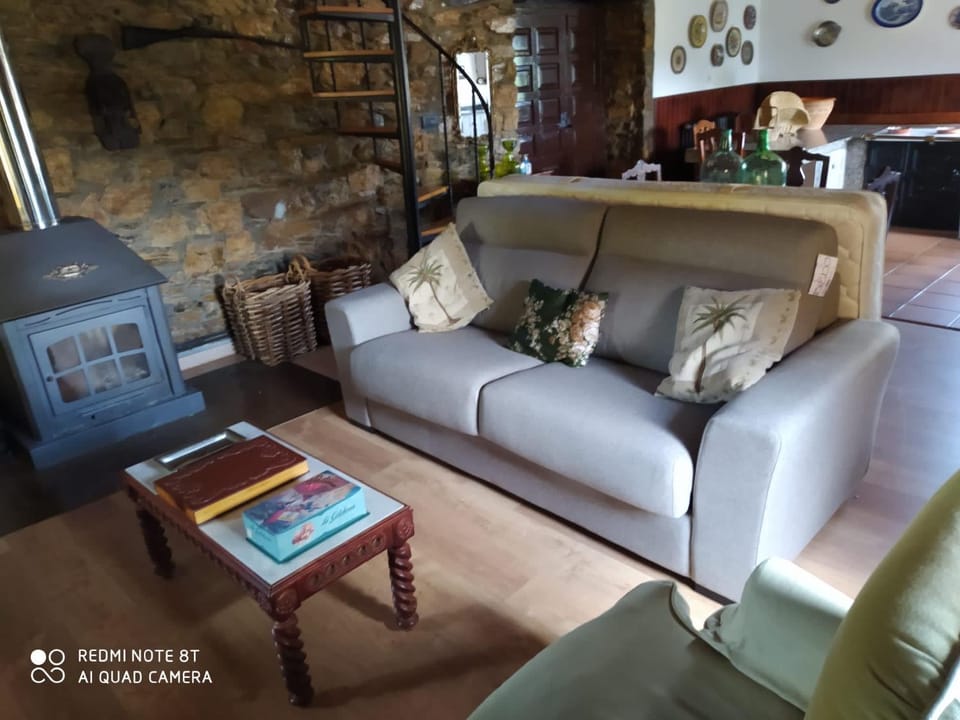 Bed, Living room, Lounge or bar