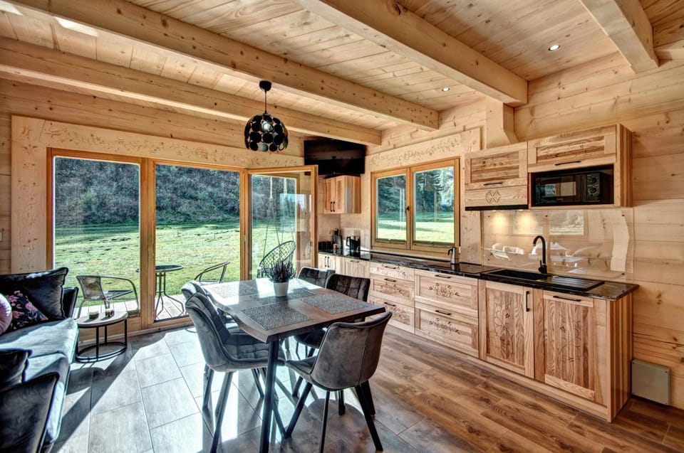 Kitchen or kitchenette, Dining area, Windsurfing