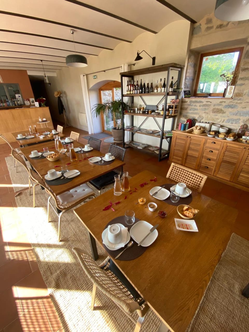 Restaurant/places to eat, Coffee/tea facilities, Food and drinks, Banquet/Function facilities, Food, Breakfast, Continental breakfast, Drinks, Alcoholic drinks