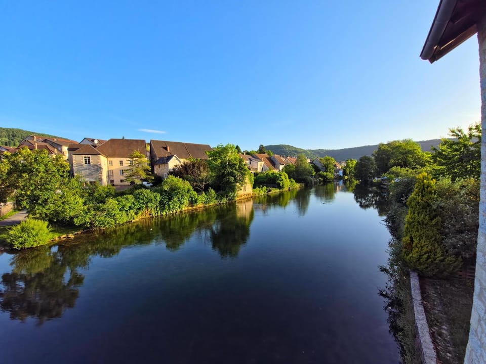 LES TANNERIES Meilleures vue sur la rivière Chambres climatisées Bed and Breakfast in Jura