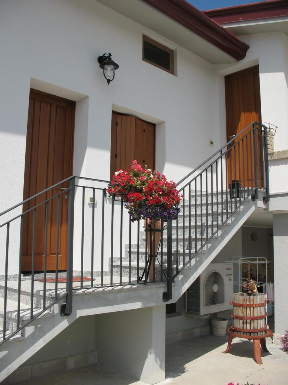 Facade/entrance, Balcony/Terrace