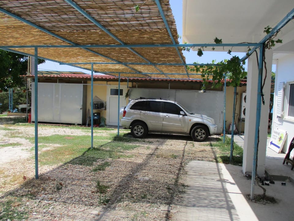 Property building, Facade/entrance, Parking