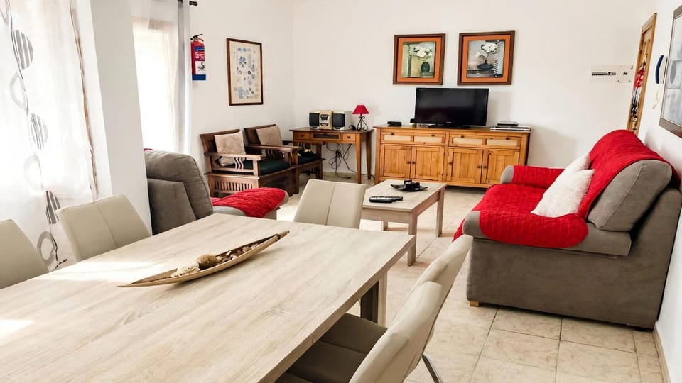 Restaurant/places to eat, Living room