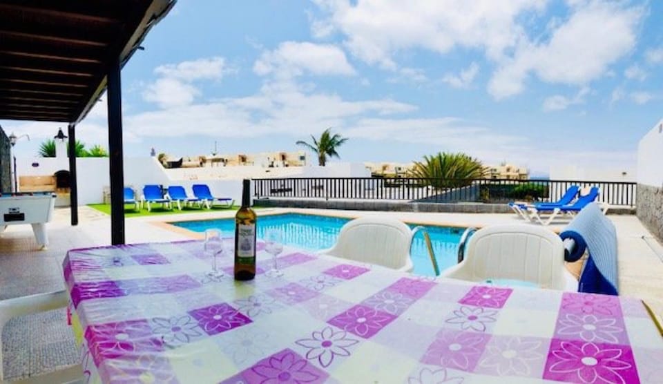 Villa Neptuno with private pool, sea view, Smart-TV free Wifi Villa in Playa Blanca