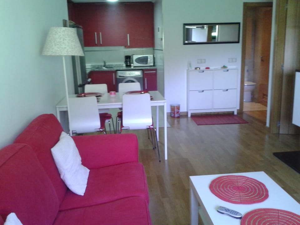 TORRE de la FUENTE AprtoVistas Piscina Parking Apartment in Oviedo