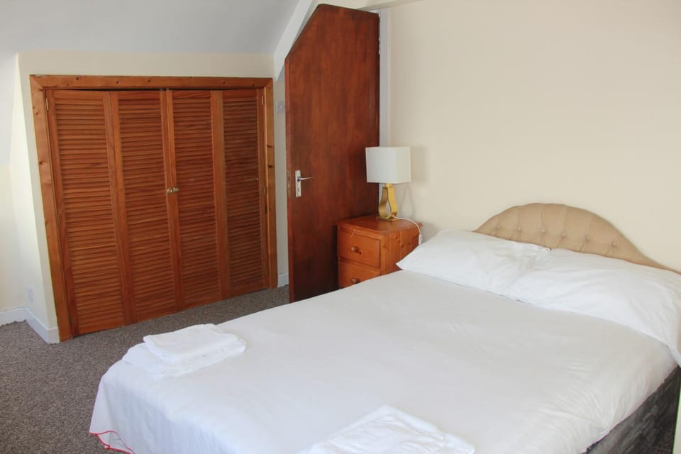 Bed, Bedroom, wardrobe