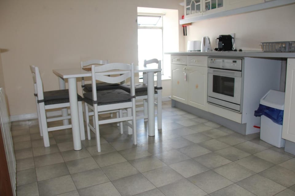 Kitchen or kitchenette, Dining area, dishwasher, oven, stove, toaster