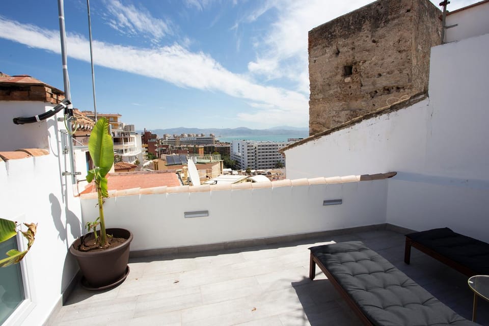 Facade/entrance, Bird's eye view, Floor plan, City view