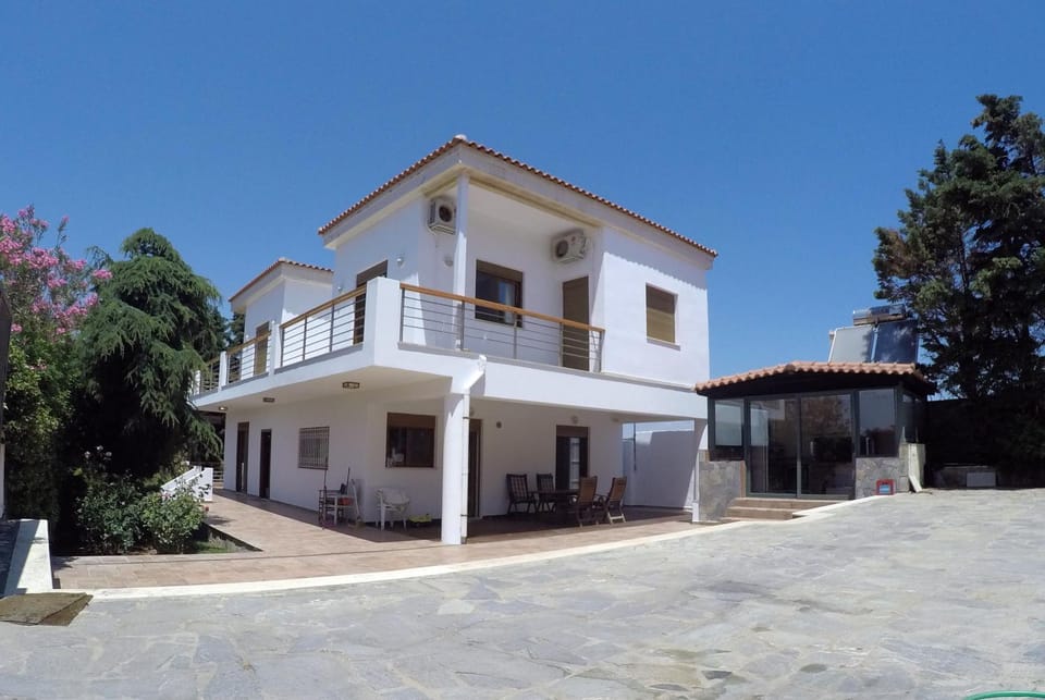 Property building, Day