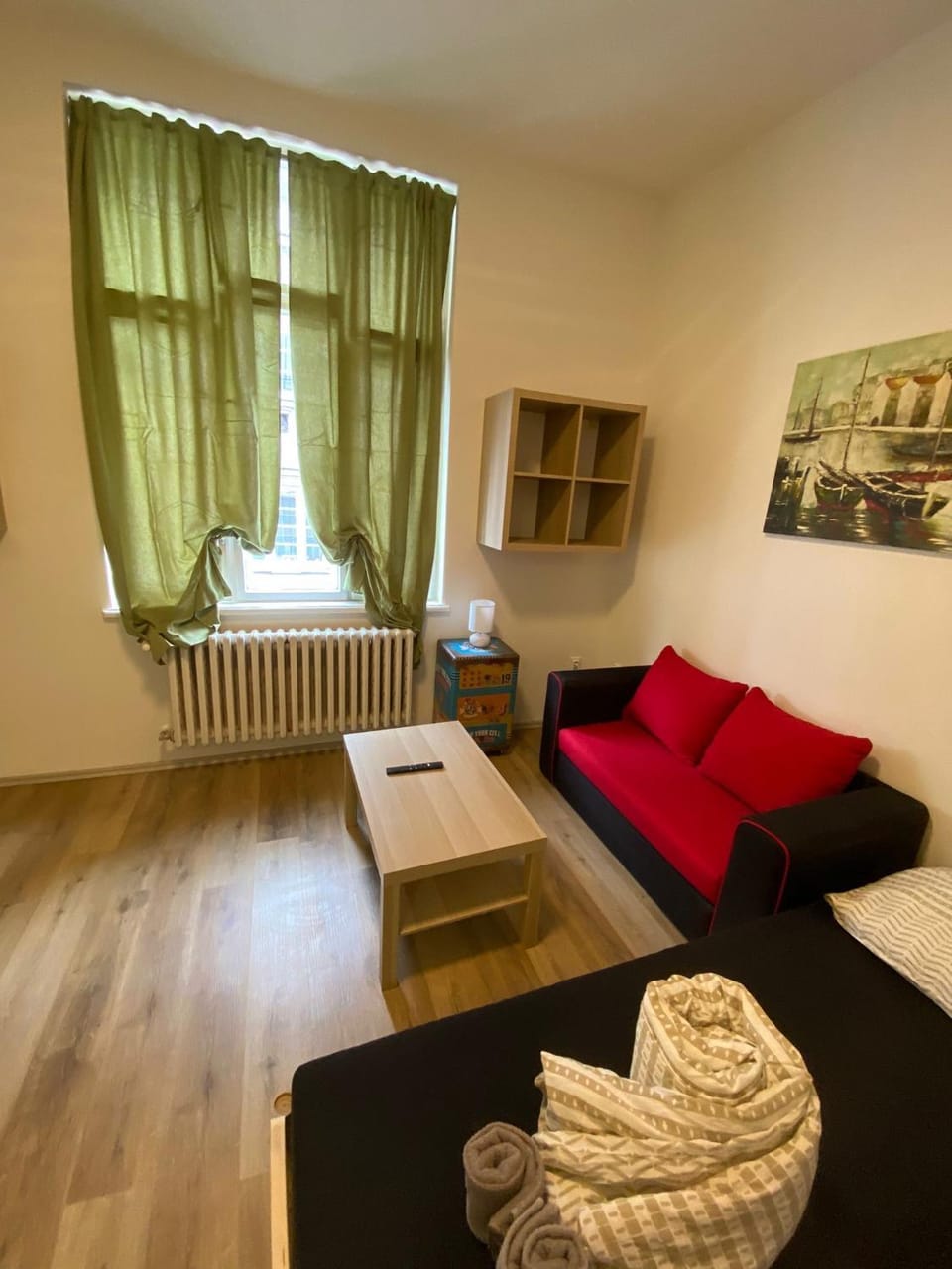 Photo of the whole room, Seating area