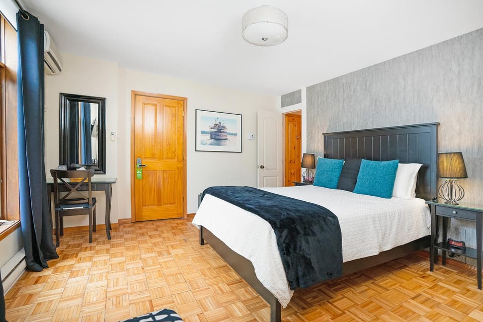 Accueil Chez Francois Bed and Breakfast in Laval
