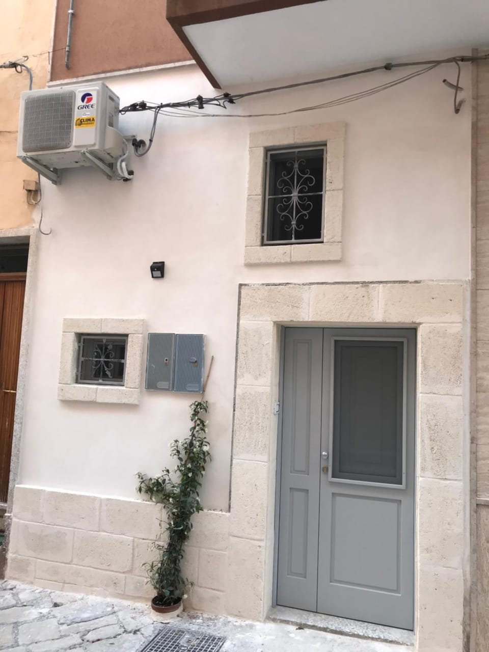 Facade/entrance