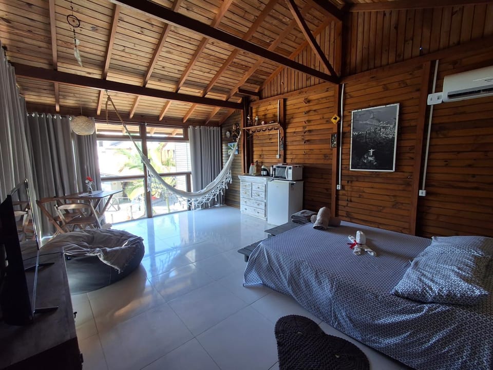Bed, TV and multimedia, Photo of the whole room, Seating area, Bedroom