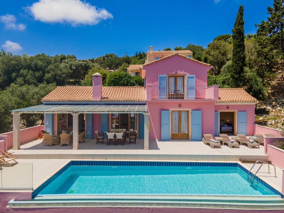 Property building, Patio, Day, Natural landscape, Pool view, Swimming pool, sunbed
