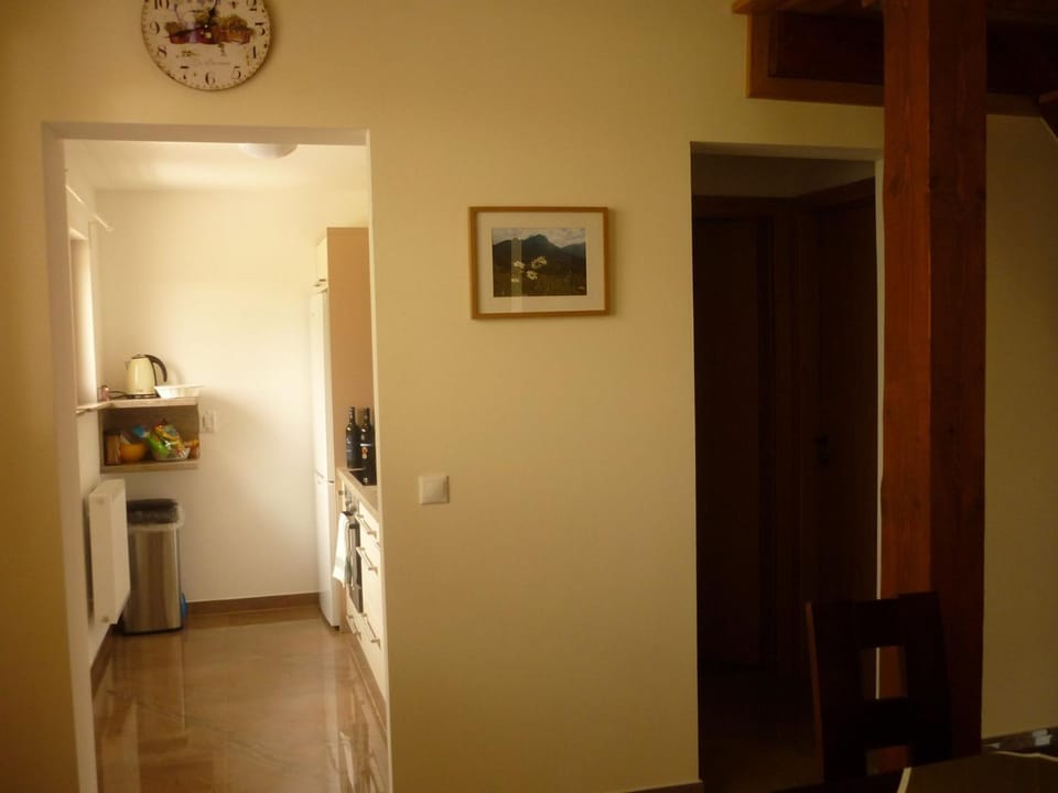 Kitchen or kitchenette, Communal kitchen