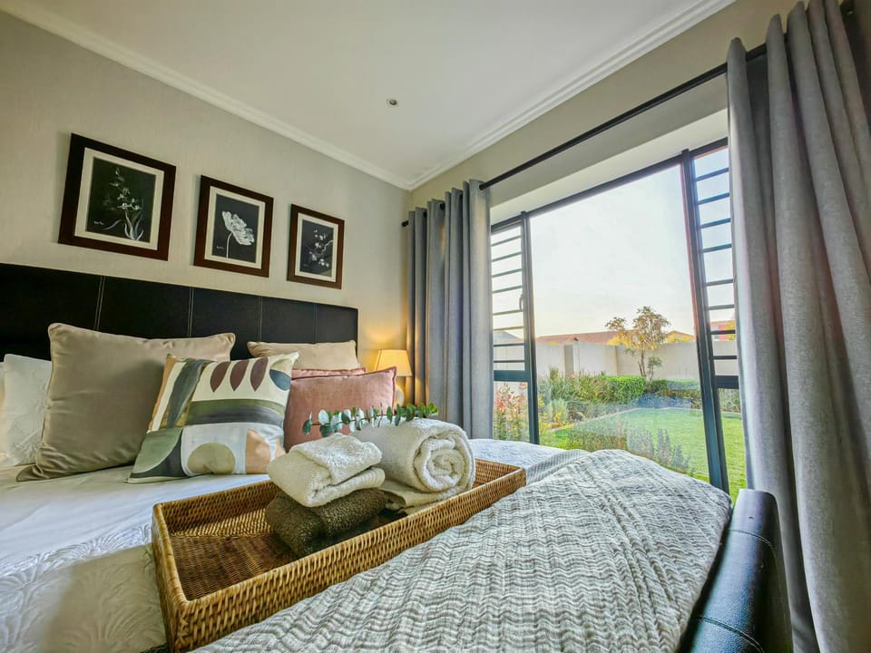 Garden Unit Inverter,nespresso,blender,netflix Apartment in Sandton