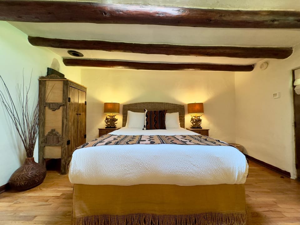 Old Taos Guesthouse B&B Bed and Breakfast in Taos