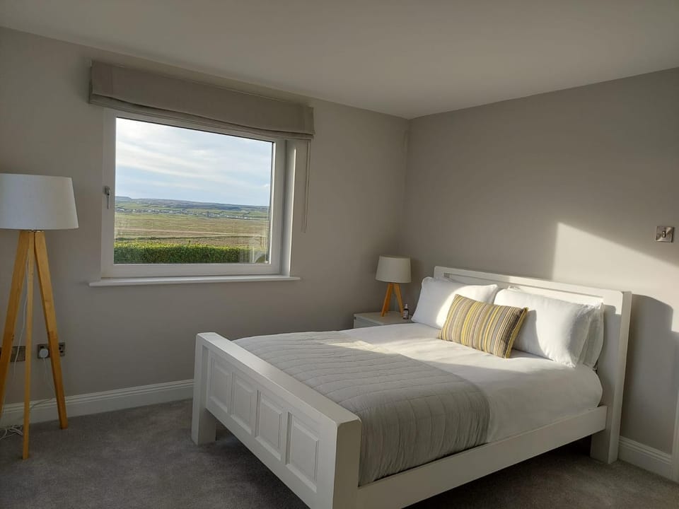 Sunny Hill View Apartment in Lahinch