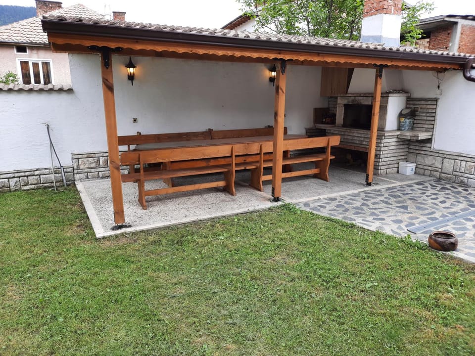 Къща Генчеви Bed and Breakfast in Blagoevgrad Province