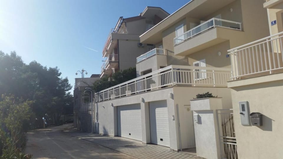 Property building, Day