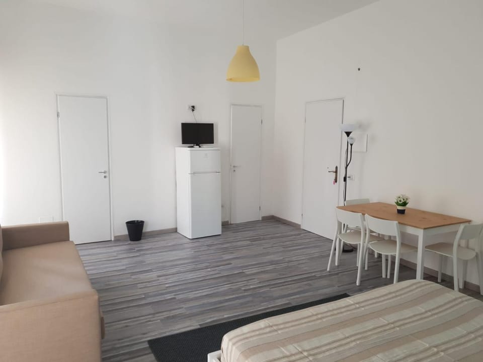 Communal lounge/ TV room, TV and multimedia, Kitchen or kitchenette, Living room, Seating area, Dining area, Evening entertainment, oven