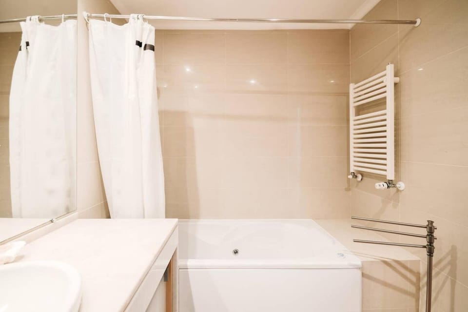 Fantastic Seaside Family Apartment with Pool Apartment in Lisbon District