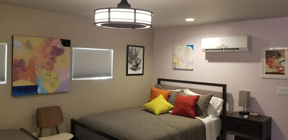 Best Little Guesthouse in Melrose! New Listing! Bed and Breakfast in Phoenix