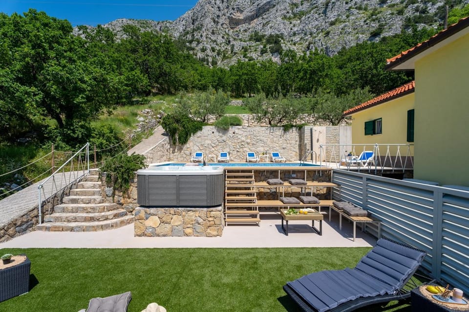 Villa Maruncela with sea and island views, 5 bedrooms, private pool, gym Villa in Split-Dalmatia County