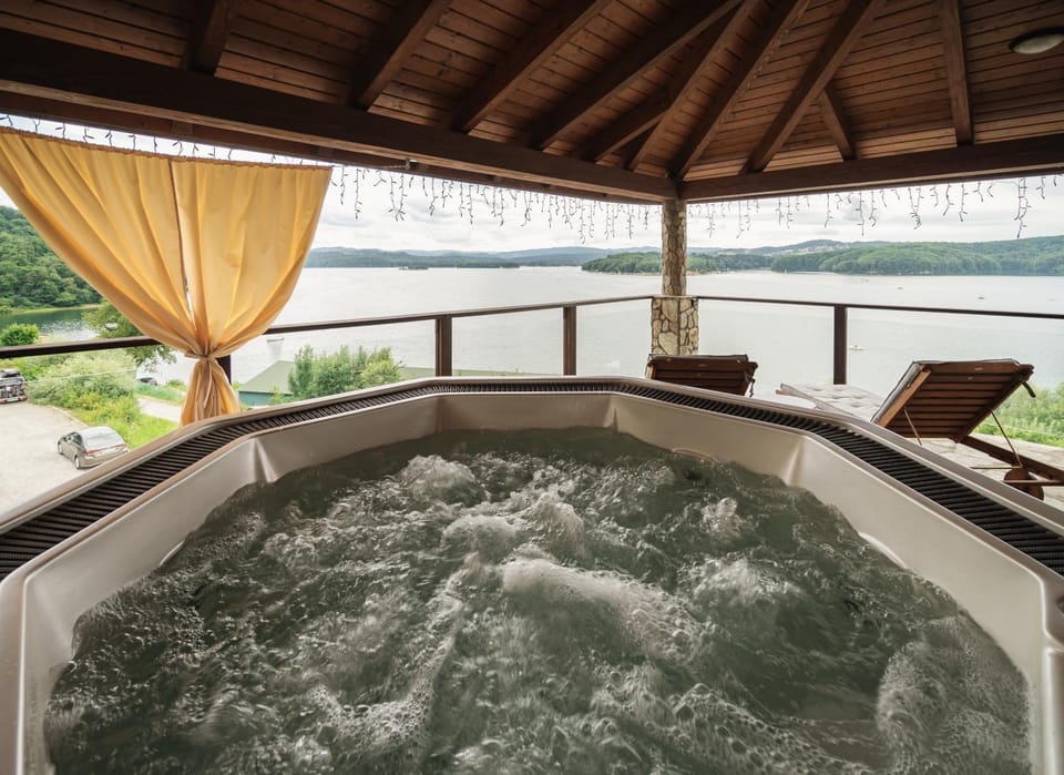 Hot Tub, Massage, Lake view