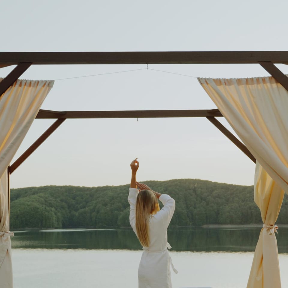 People, Activities, View (from property/room), Balcony/Terrace, Lake view, River view