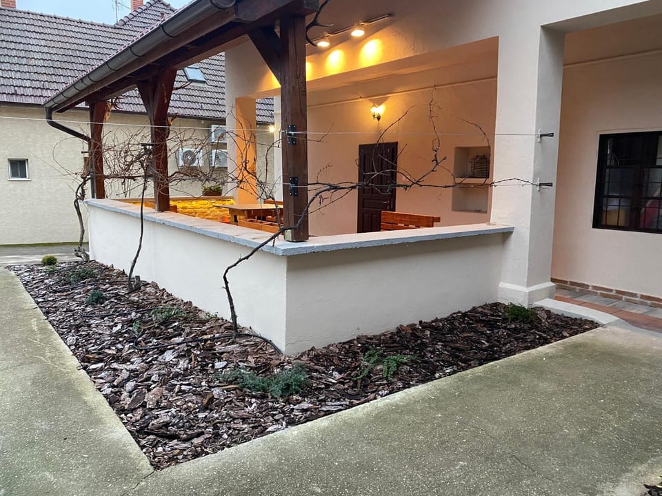 Kamarás Klastrom House Bed and Breakfast in Budapest