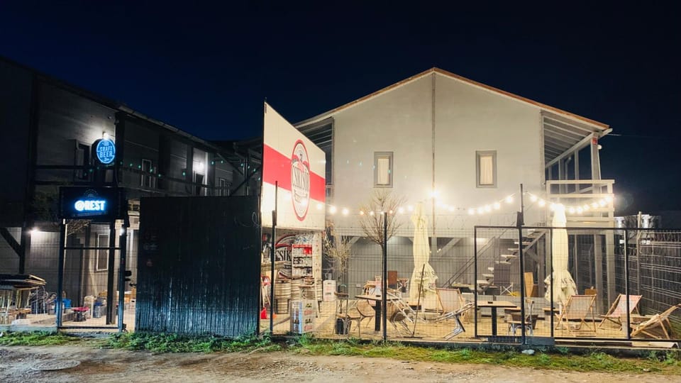 Property building, Restaurant/places to eat