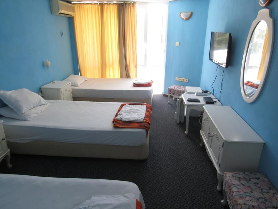 Bed, Photo of the whole room, air conditioner
