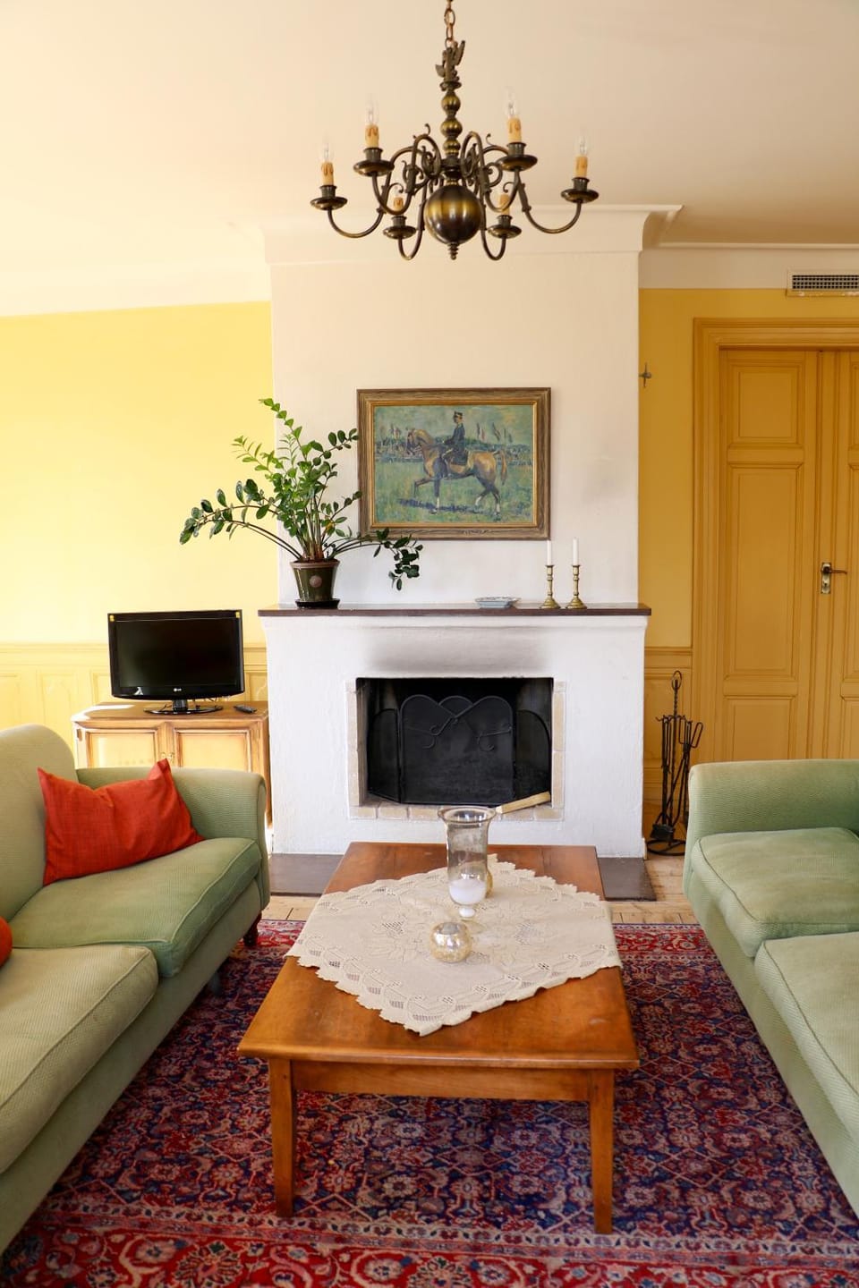 Communal lounge/ TV room, Living room